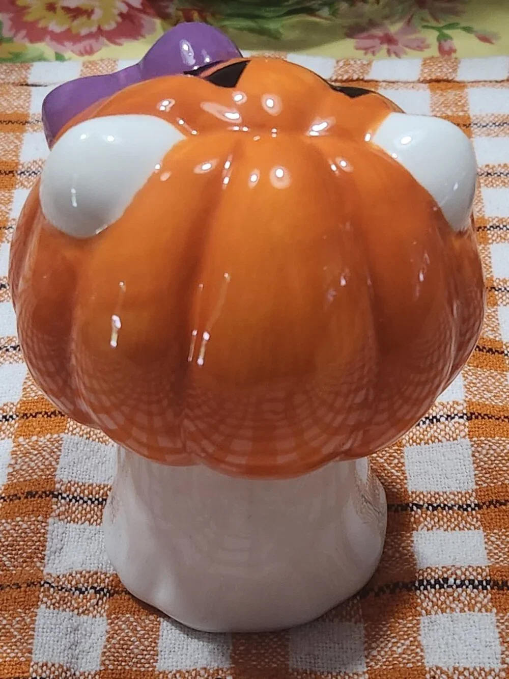 Sanrio Hello Kitty Mystical Trick or Treat Ghost Figurine by Blue Sky Clayworks
